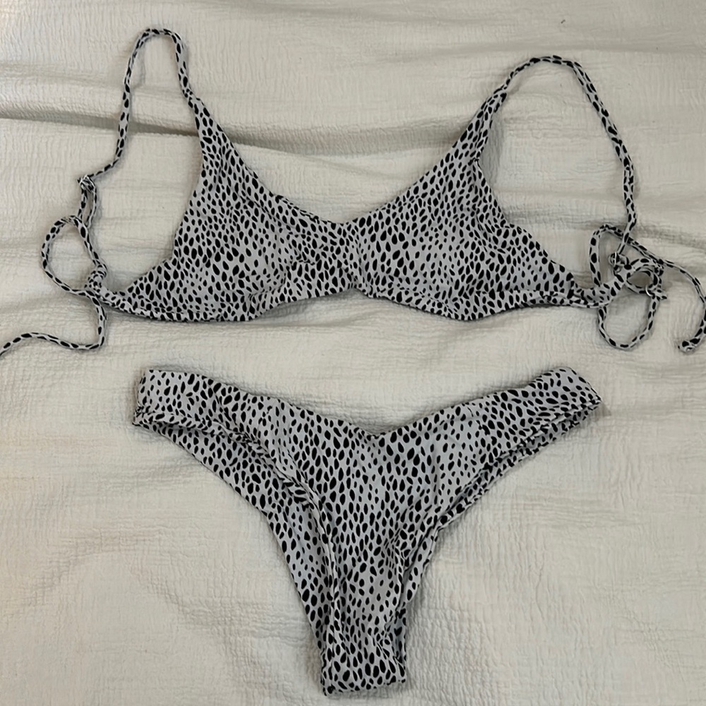 Blackbough Black and white bikini